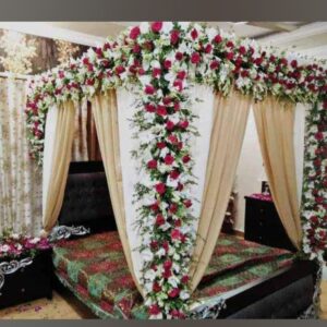 Crimson Elegance Room Décor