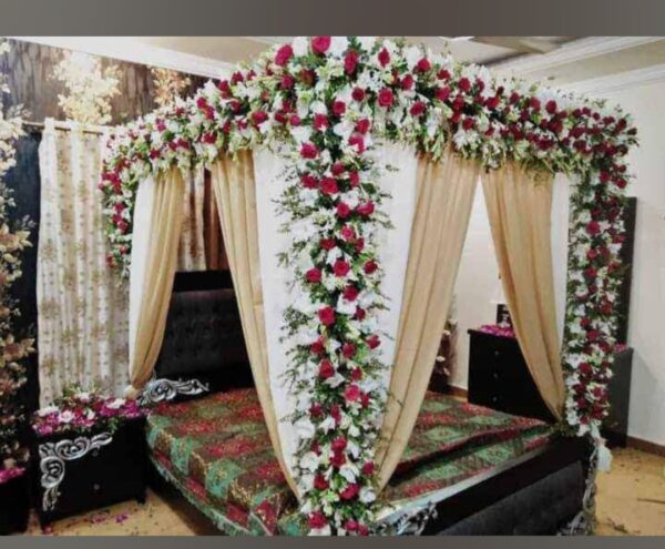 Crimson Elegance Room Décor