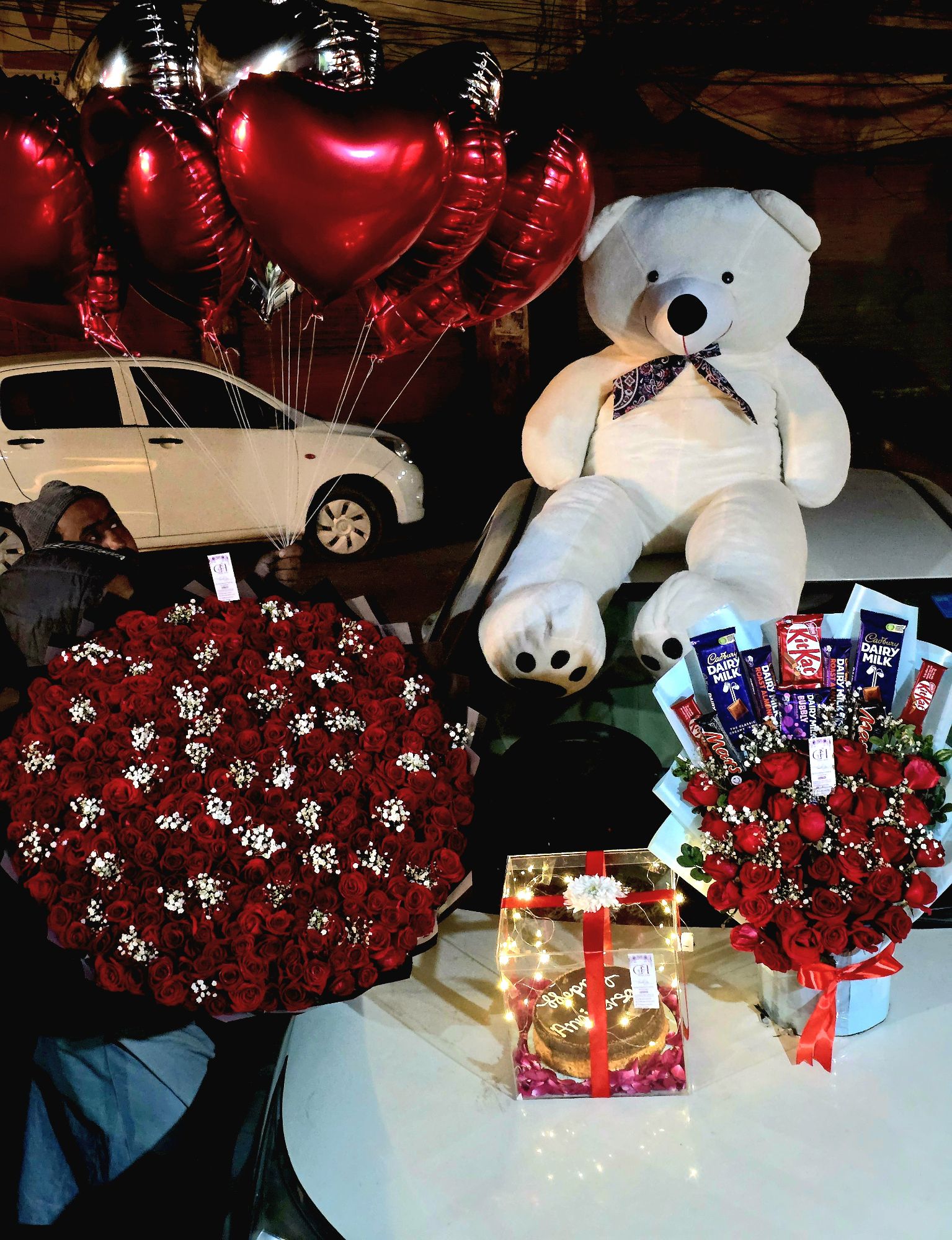 Luxury Valentine’s package with 500 red roses, 6ft teddy, cake, balloons, chocolates – Islamabad & Rawalpindi