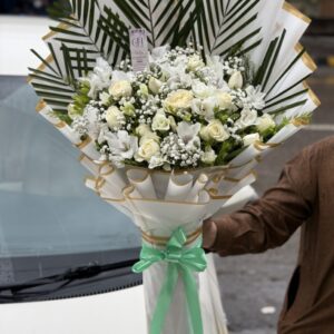 Ivory Luxe Signature Bouquet